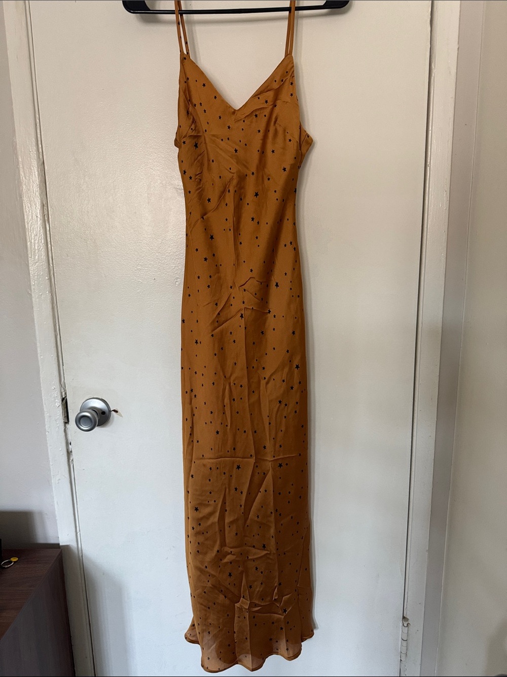 Women's Mustard Star-Print Maxi Slip Dress - Sleek Spaghetti Strap Style